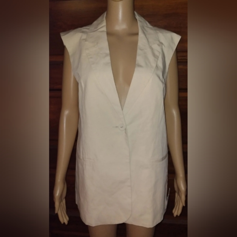 New with tags ASOS ladies size SMALL 4-6 linen vest.